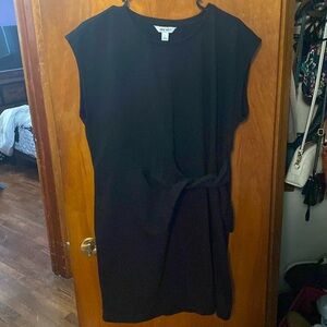 This is a Nine West dress with a tie on the side it black size large